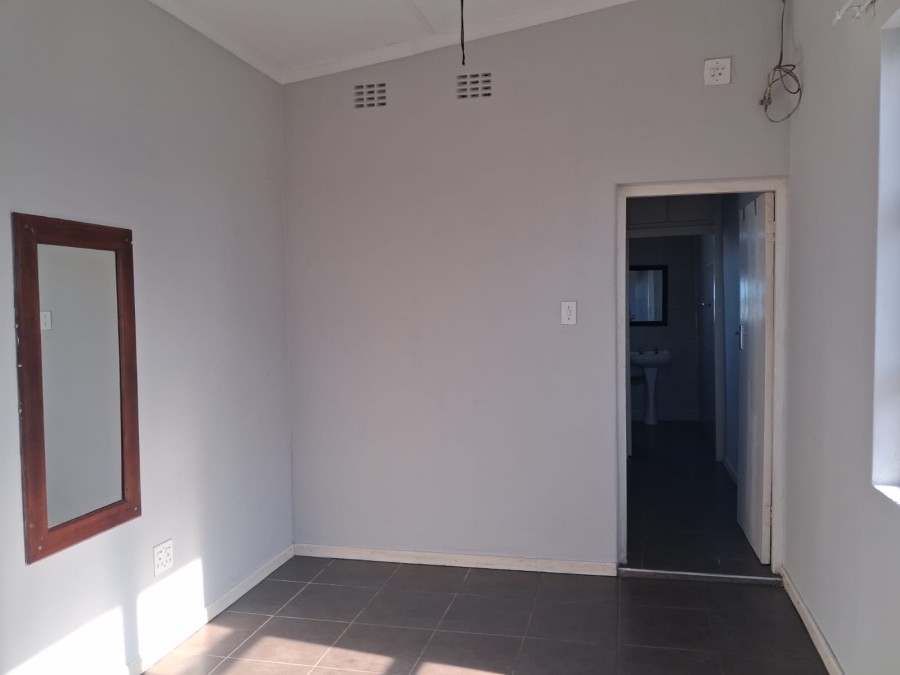 To Let 1 Bedroom Property for Rent in Quigney Eastern Cape